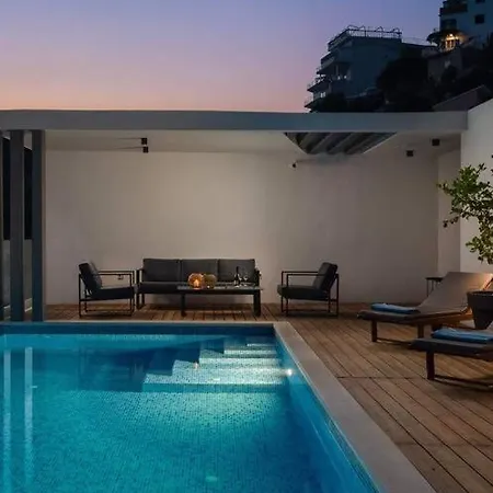 Infinity Pool Villa, Great View Apartment
