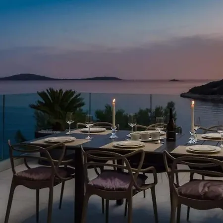 Infinity Pool Villa, Great View * Split